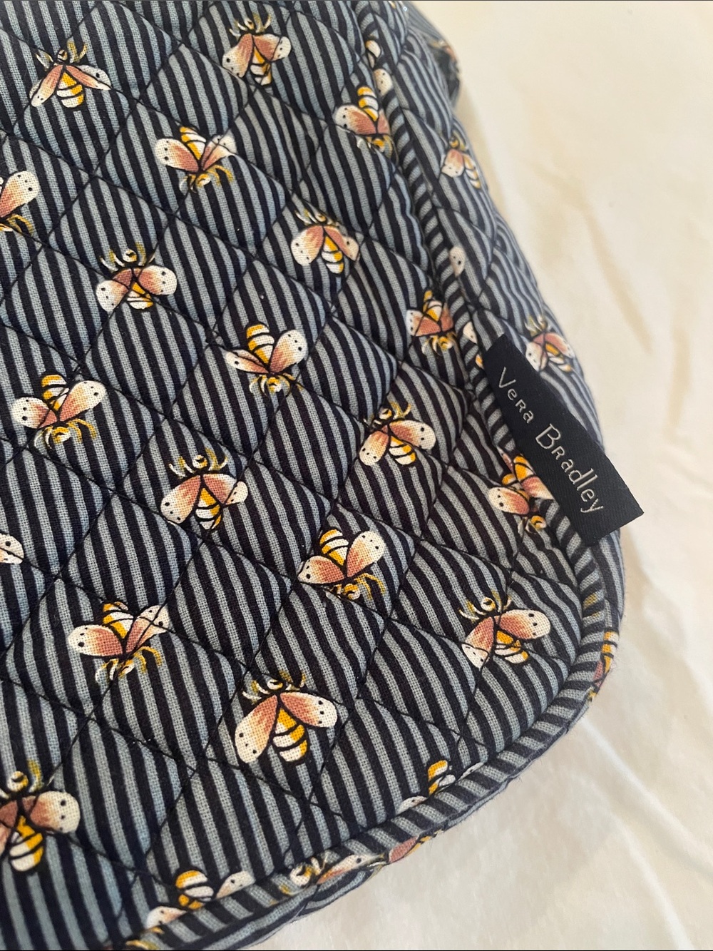 Bumblebee Vera Bradley - Picture 3 of 7